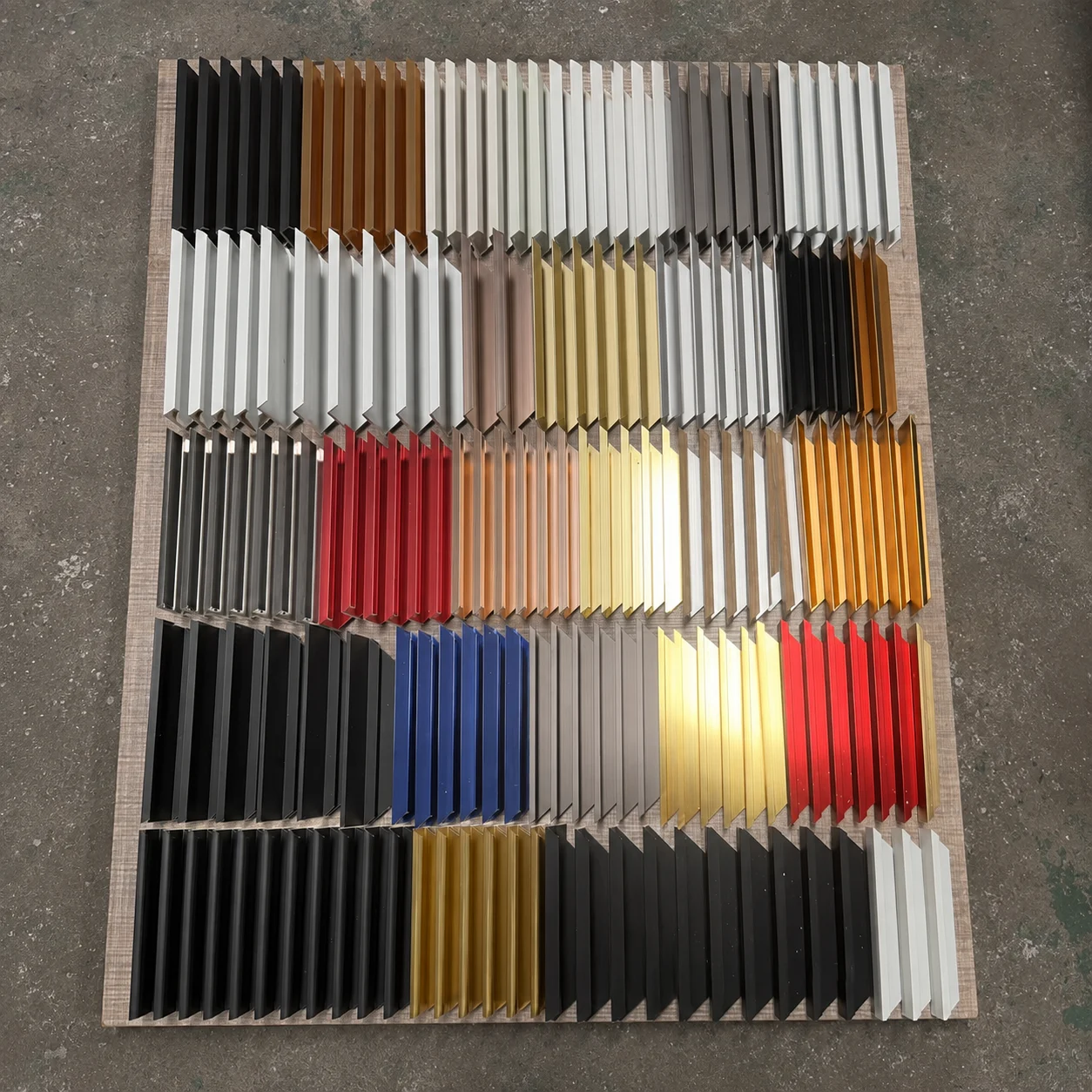 DAMAX aluminum finish and color sample board